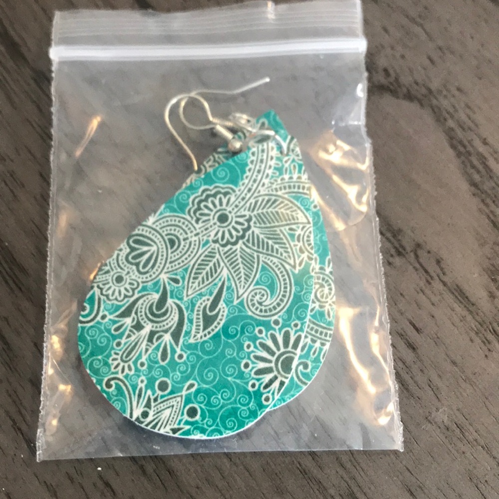 Lightweight earrings